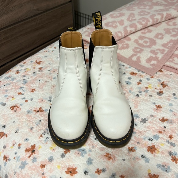 Doc Marten Chelsea boots - Picture 2 of 5